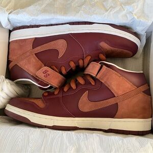 NIKE DUNK MID PRO SB TEAM RED/PONY in Stylish Men's Sneakers in Brown and Tan